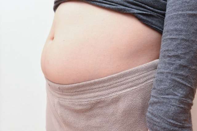 【ポッコリお腹の原因は姿勢】